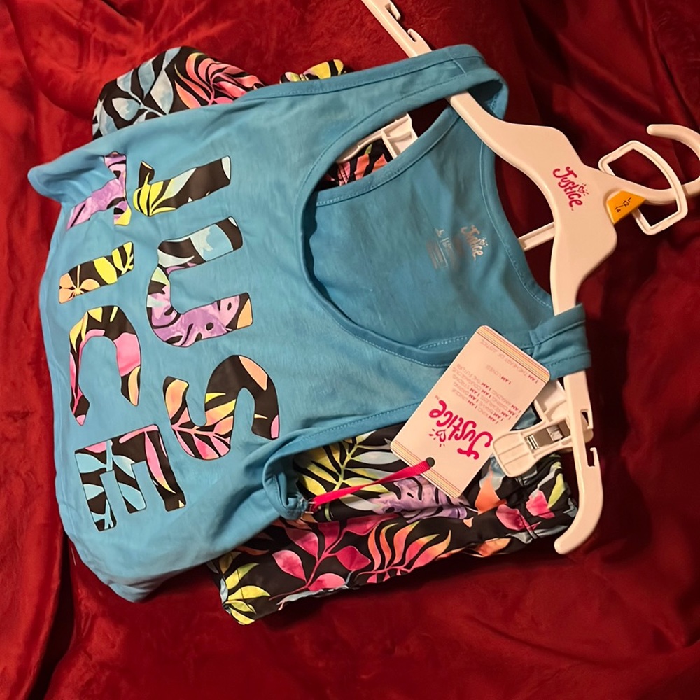 Girl’s 2 piece sleep sets.